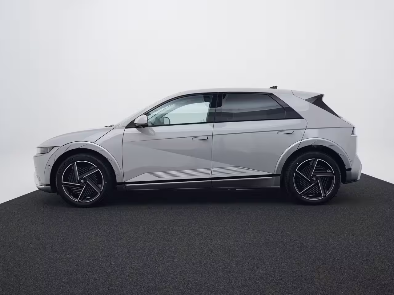 Hyundai IONIQ 5 Long Range Lounge 84 kWh | Vision Panoramadak | Lederen bekleding | Elektrisch verstelbare