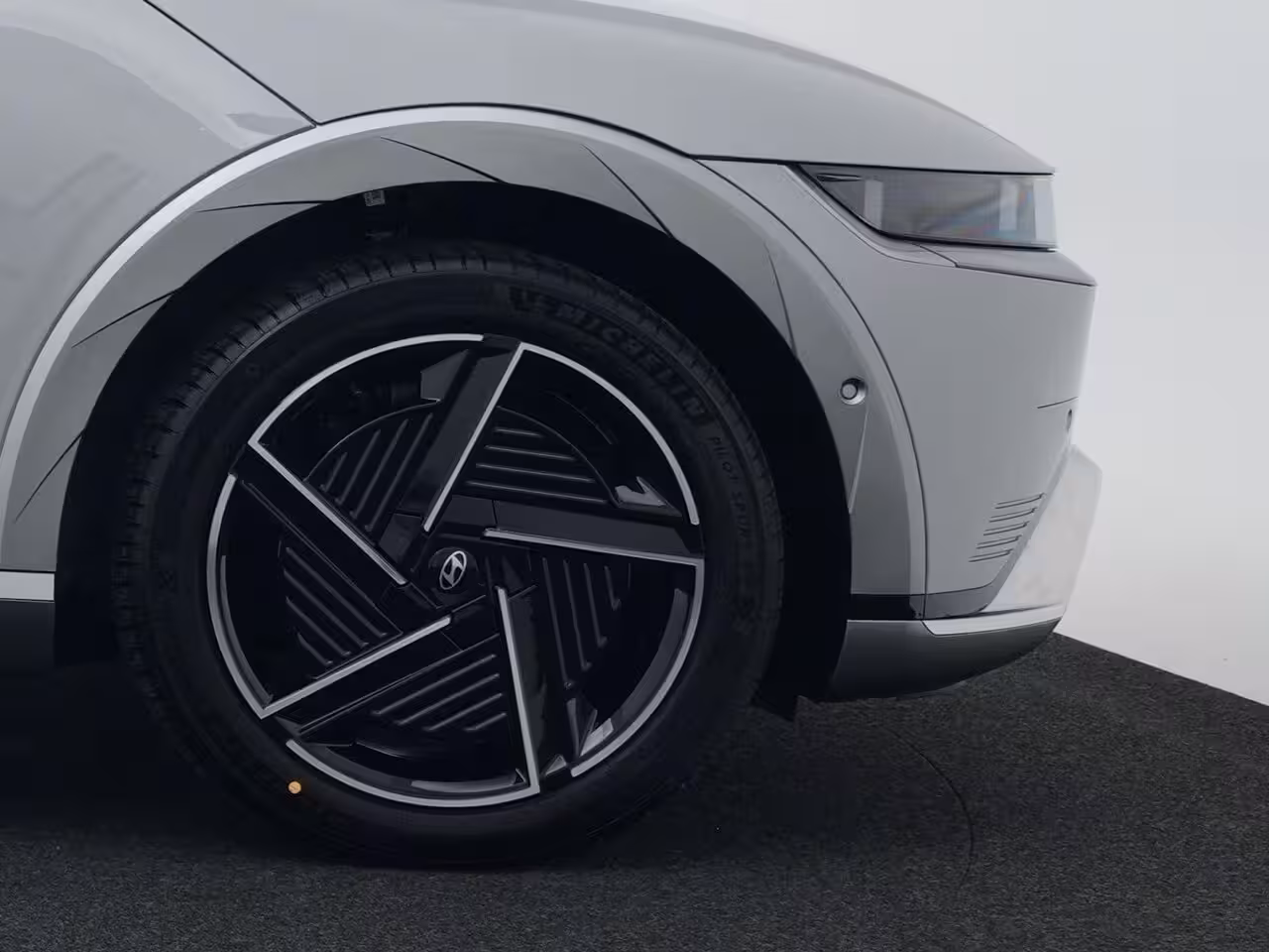 Hyundai IONIQ 5 Long Range Lounge 84 kWh | Vision Panoramadak | Lederen bekleding | Elektrisch verstelbare