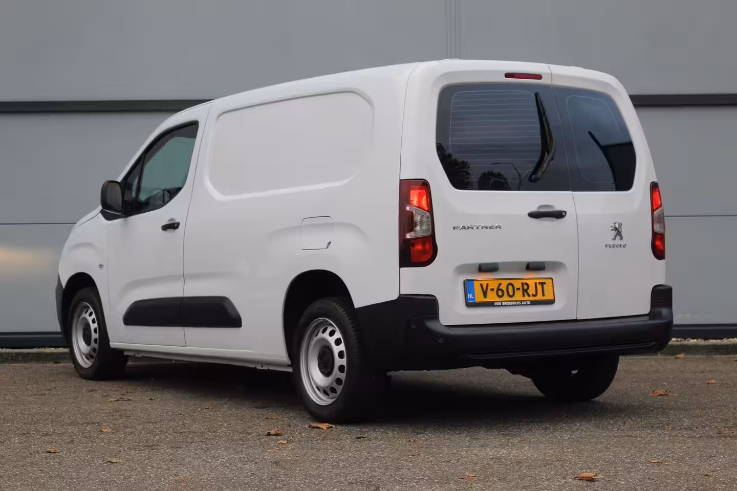 Peugeot Partner Premium L2 | Airco | Navi | Stoelverw. | Cruise C. | BLIS | PDC V&A | CarPlay | Betimmerin