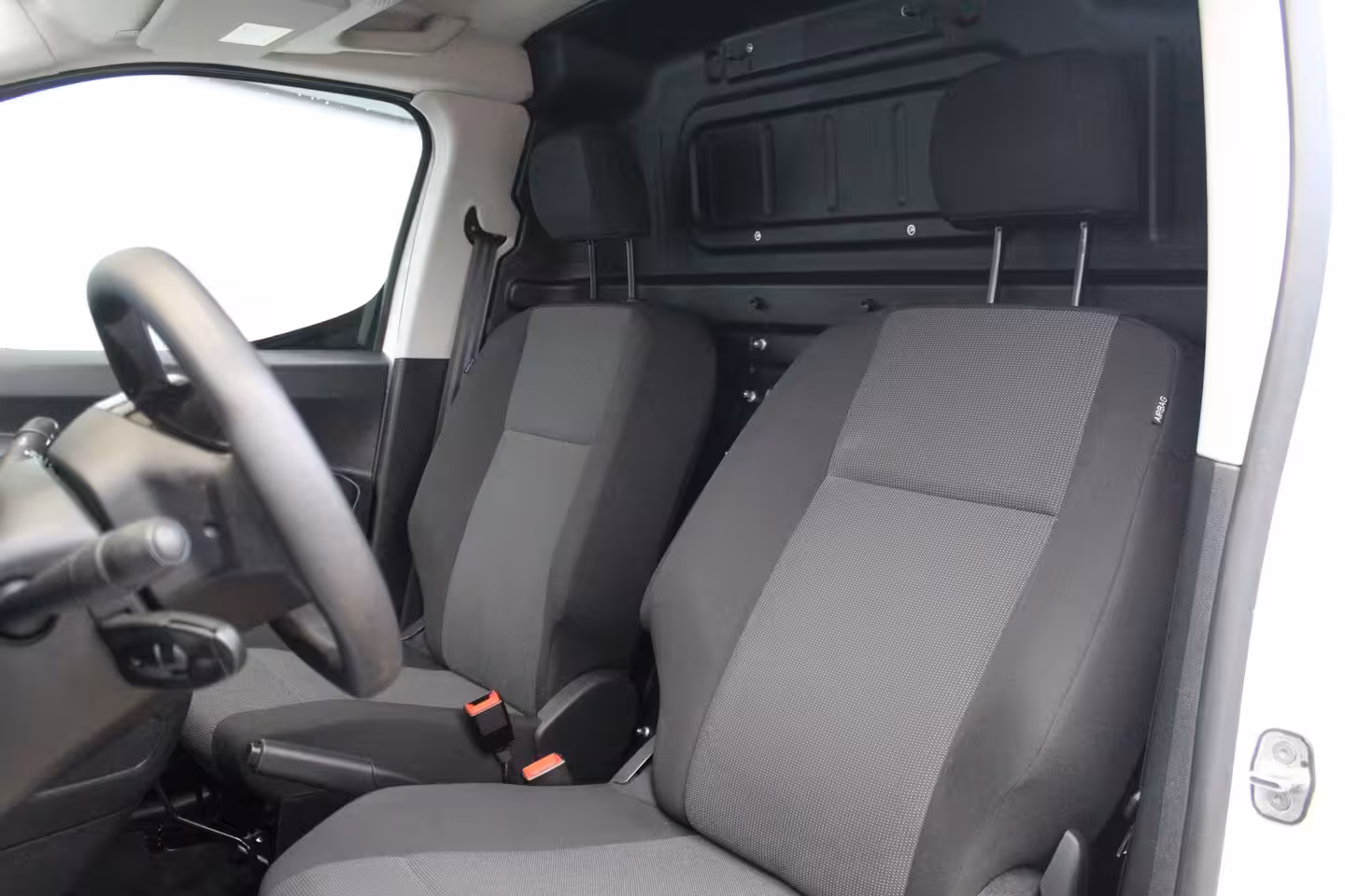 Peugeot Partner Premium L2 | Airco | Navi | Stoelverw. | Cruise C. | BLIS | PDC V&A | CarPlay | Betimmerin