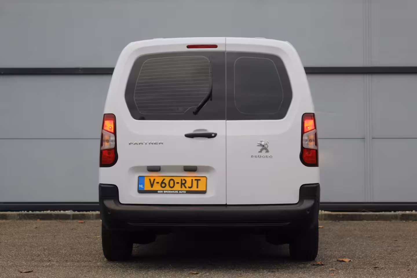 Peugeot Partner Premium L2 | Airco | Navi | Stoelverw. | Cruise C. | BLIS | PDC V&A | CarPlay | Betimmerin
