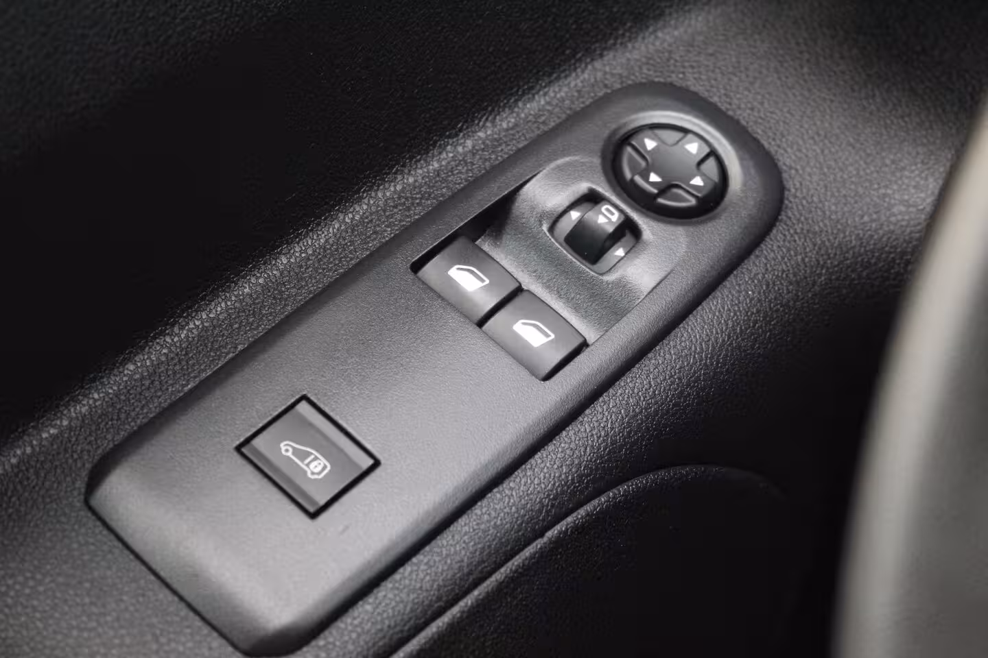 Peugeot Partner Premium L2 | Airco | Navi | Stoelverw. | Cruise C. | BLIS | PDC V&A | CarPlay | Betimmerin
