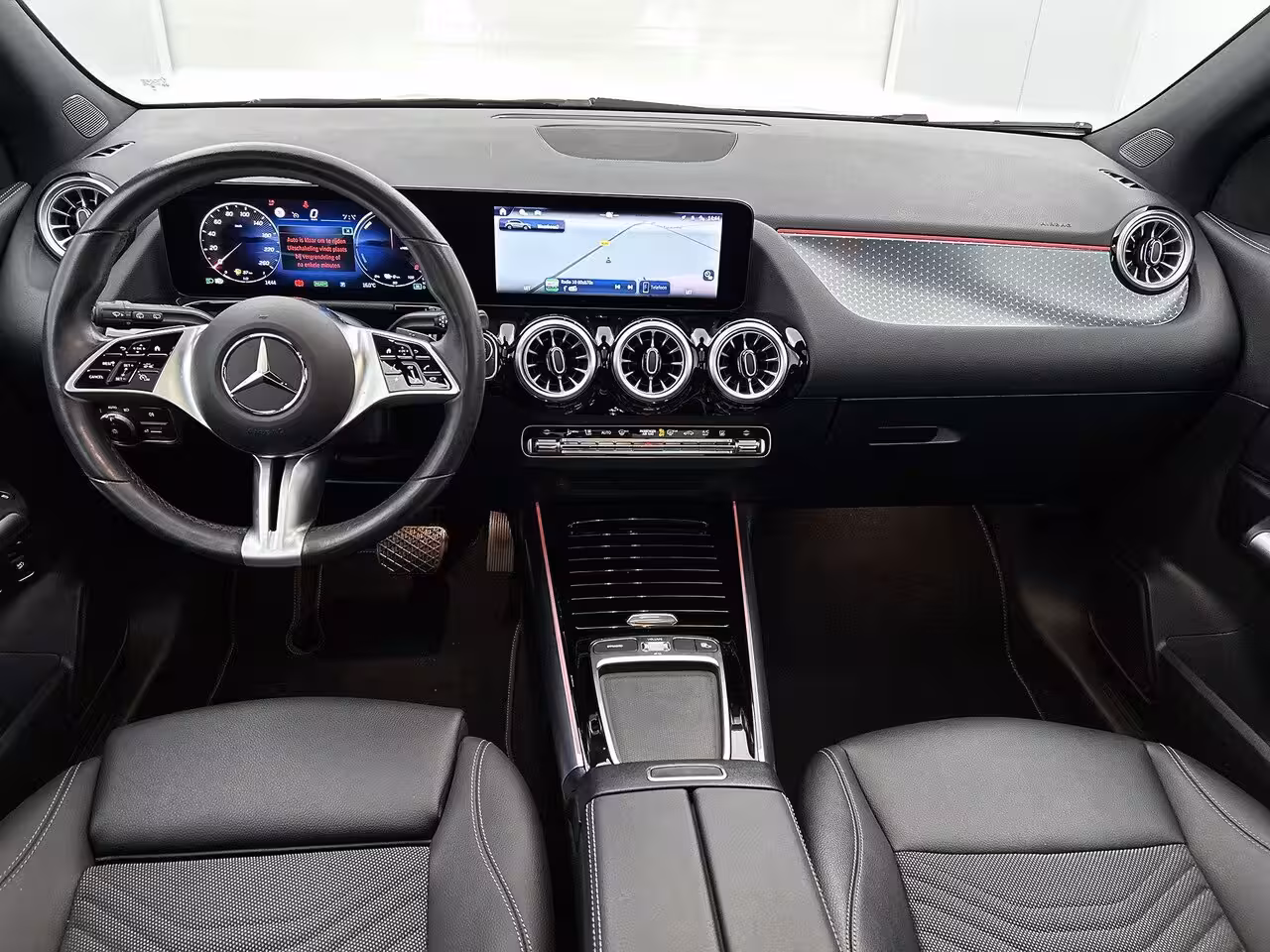 Mercedes-Benz GLA-Klasse 250 e Star Edition | Navigatie | Camera | Panoramadak | Trekhaak | 26.000km |