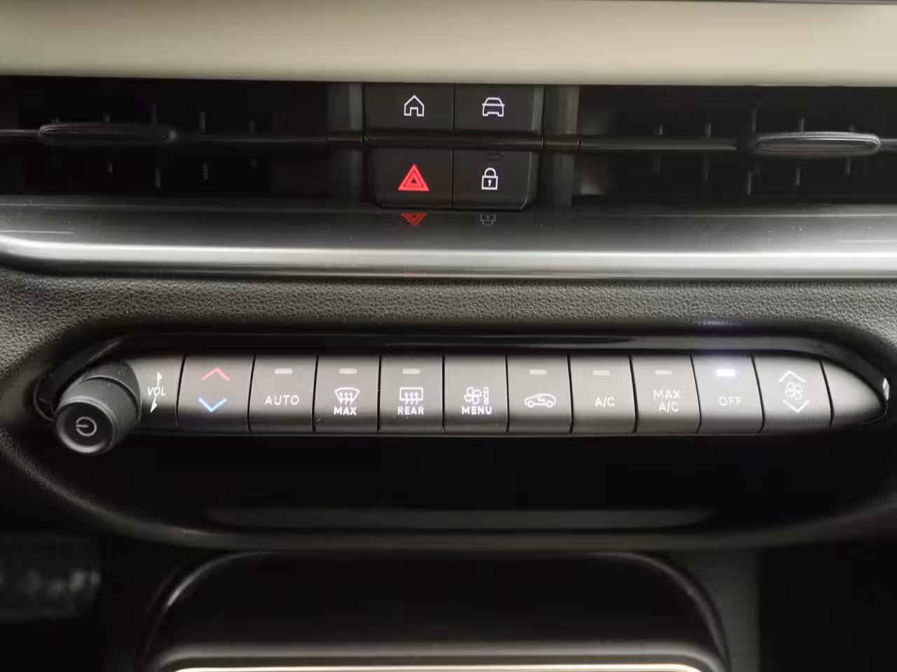 Fiat 600 1.2 Hybrid La Prima | Navigatie | Parkeercamera Achter | PDC V + A | Stoelverwarming |