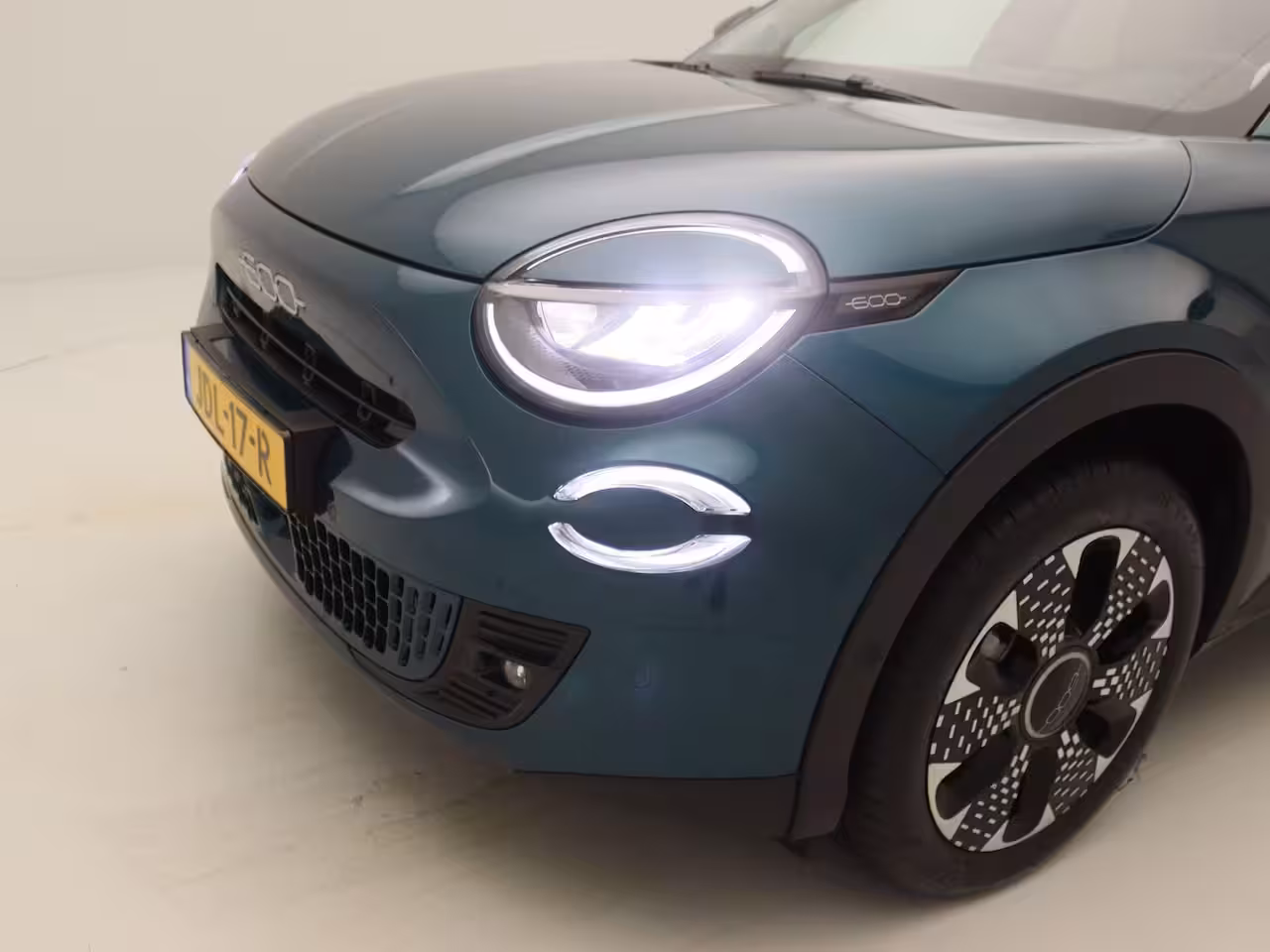 Fiat 600 1.2 Hybrid La Prima | Navigatie | Parkeercamera Achter | PDC V + A | Stoelverwarming |