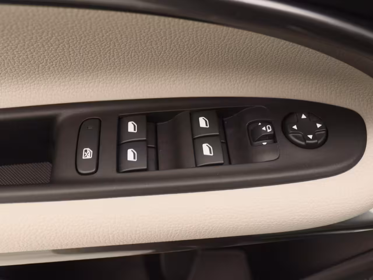 Fiat 600 1.2 Hybrid La Prima | Navigatie | Parkeercamera Achter | PDC V + A | Stoelverwarming |