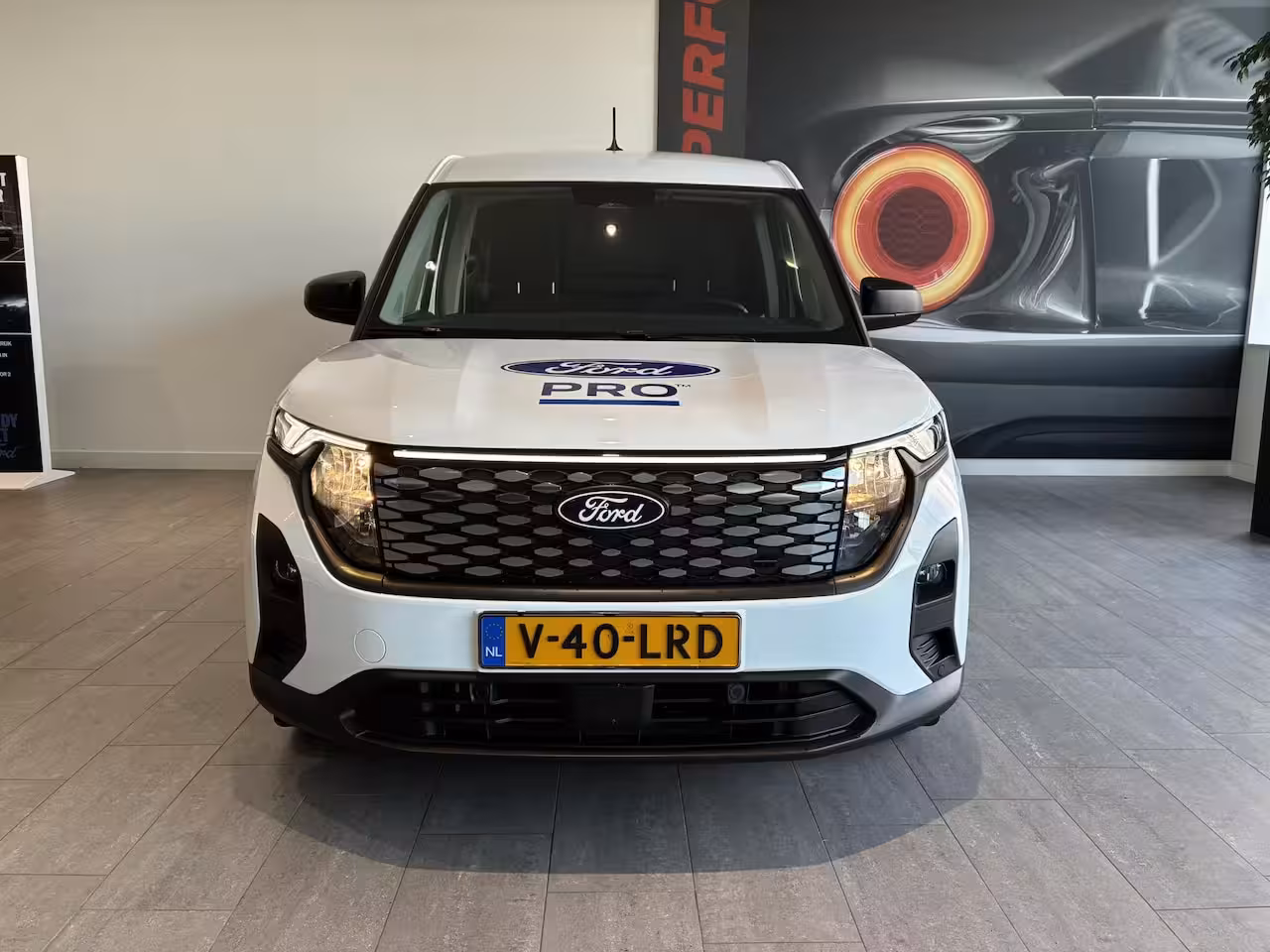 Ford Transit Courier E-Transit Trend 44 kWh | 136 PK | NAVIGATIE | ADAPTIVE CRUISE CONTROL | APPLE CARPLAY/ANDR