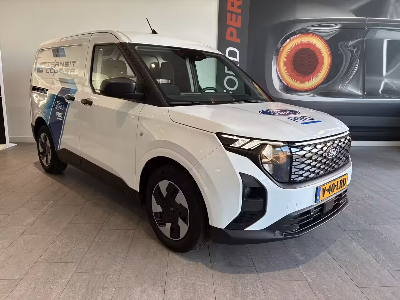 Ford Transit Courier E-Transit Trend 44 kWh | 136 PK | NAVIGATIE | ADAPTIVE CRUISE CONTROL | APPLE CARPLAY/ANDR