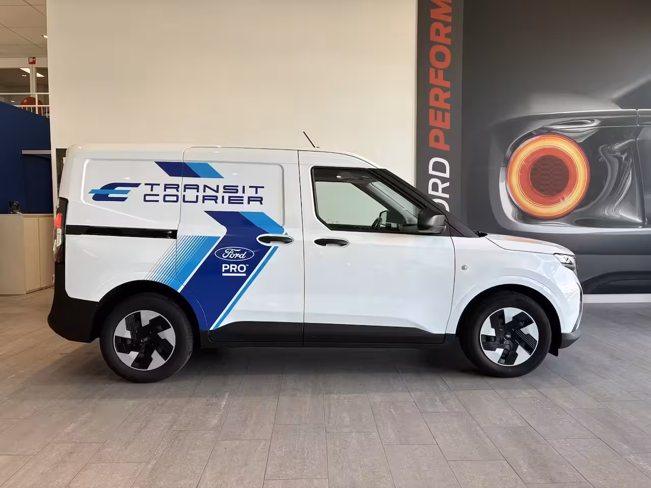 Ford Transit Courier E-Transit Trend 44 kWh | 136 PK | NAVIGATIE | ADAPTIVE CRUISE CONTROL | APPLE CARPLAY/ANDR
