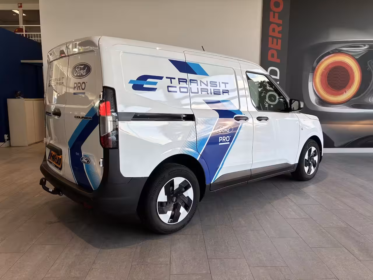 Ford Transit Courier E-Transit Trend 44 kWh | 136 PK | NAVIGATIE | ADAPTIVE CRUISE CONTROL | APPLE CARPLAY/ANDR