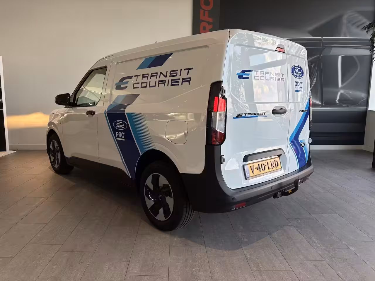 Ford Transit Courier E-Transit Trend 44 kWh | 136 PK | NAVIGATIE | ADAPTIVE CRUISE CONTROL | APPLE CARPLAY/ANDR