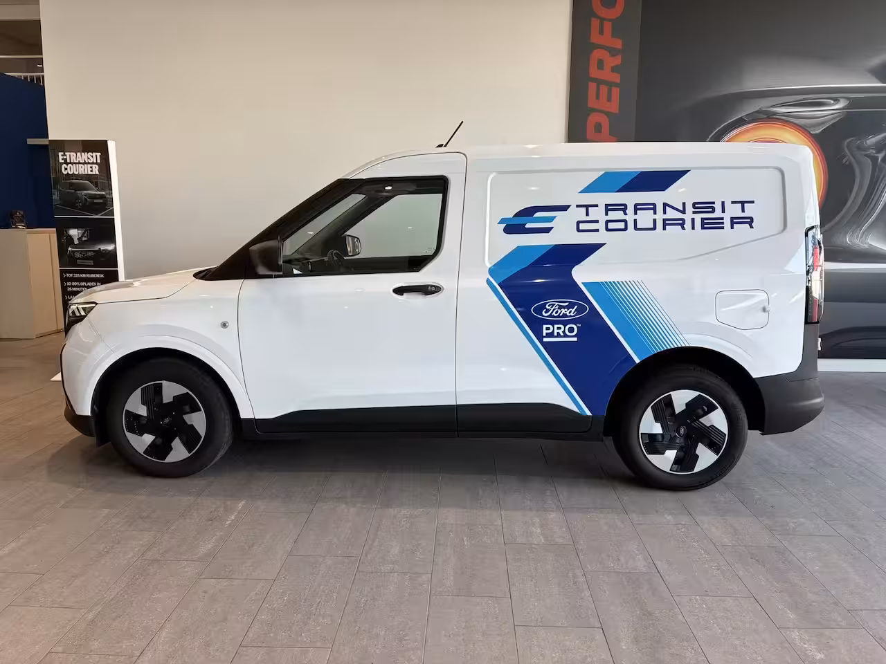 Ford Transit Courier E-Transit Trend 44 kWh | 136 PK | NAVIGATIE | ADAPTIVE CRUISE CONTROL | APPLE CARPLAY/ANDR