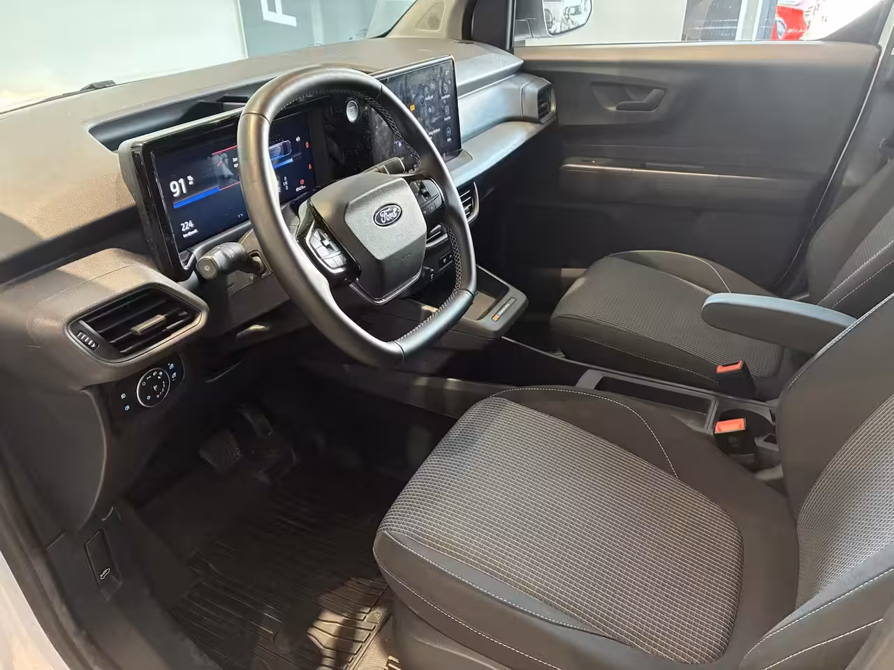 Ford Transit Courier E-Transit Trend 44 kWh | 136 PK | NAVIGATIE | ADAPTIVE CRUISE CONTROL | APPLE CARPLAY/ANDR