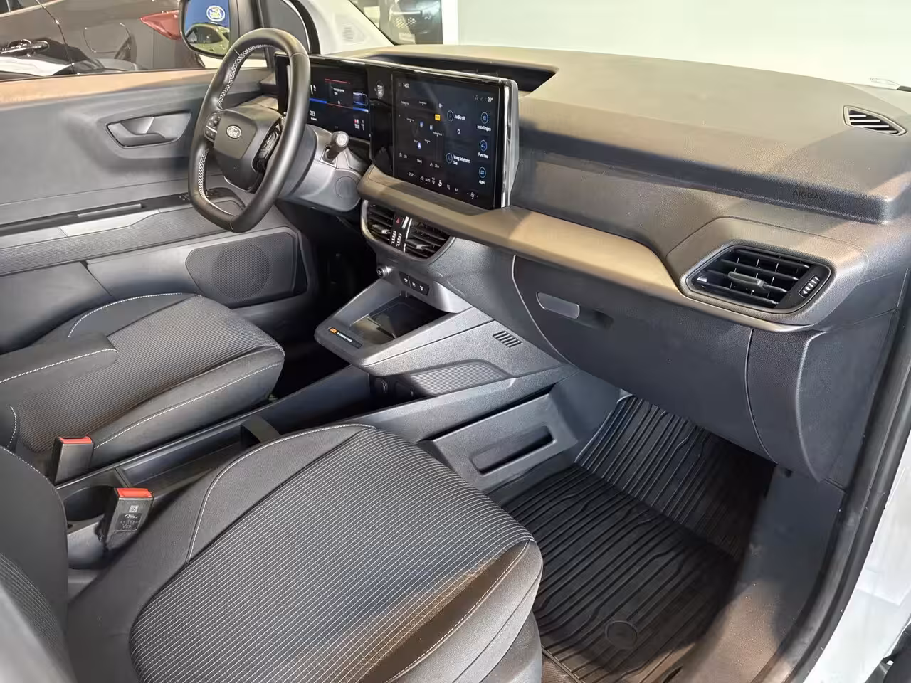 Ford Transit Courier E-Transit Trend 44 kWh | 136 PK | NAVIGATIE | ADAPTIVE CRUISE CONTROL | APPLE CARPLAY/ANDR