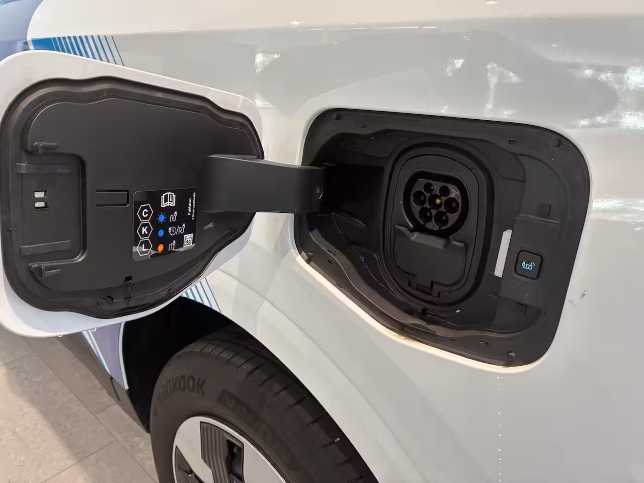 Ford Transit Courier E-Transit Trend 44 kWh | 136 PK | NAVIGATIE | ADAPTIVE CRUISE CONTROL | APPLE CARPLAY/ANDR