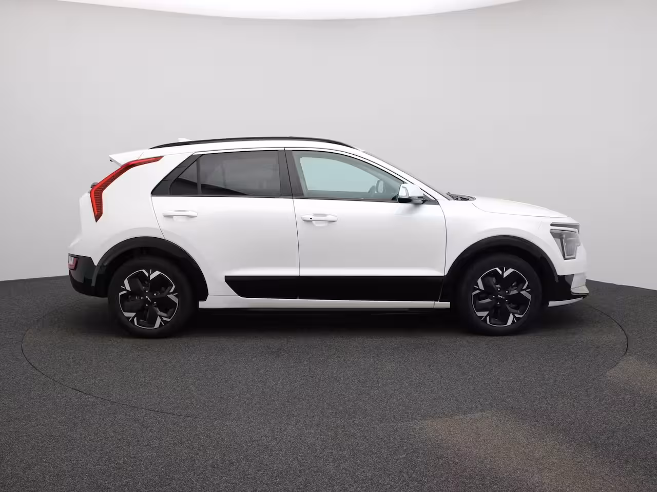 Kia Niro EV DynamicPlusLine 64.8 kWh 204PK | Schuif-/Kanteldak | Head-Up Display | Navigatie | Stoel