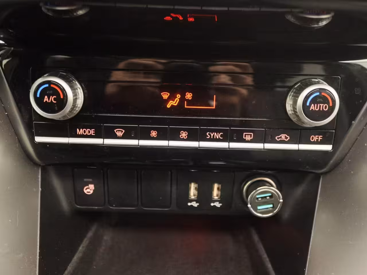 Mitsubishi Eclipse Cross 2.4 PHEV Instyle | Panoramadak | Achteruitrijcamera | Apple Carplay/Android Auto | Lederen