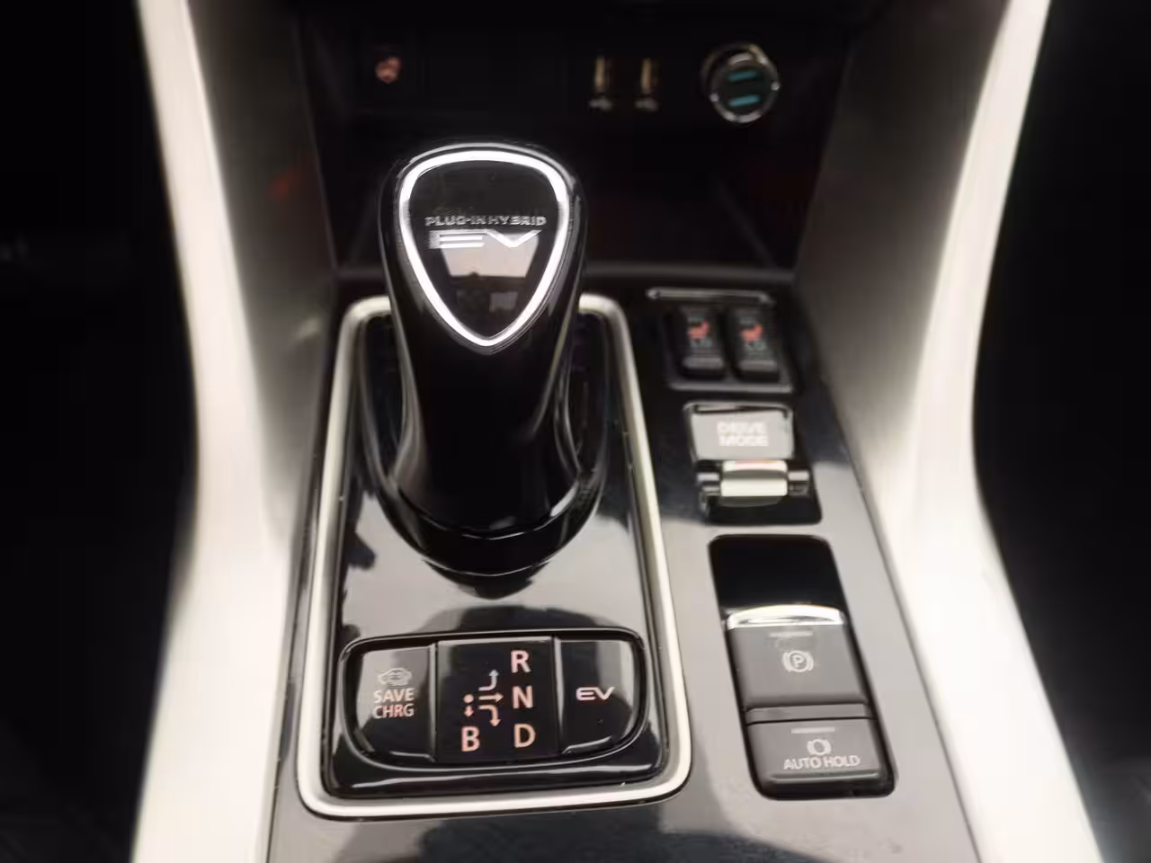Mitsubishi Eclipse Cross 2.4 PHEV Instyle | Panoramadak | Achteruitrijcamera | Apple Carplay/Android Auto | Lederen