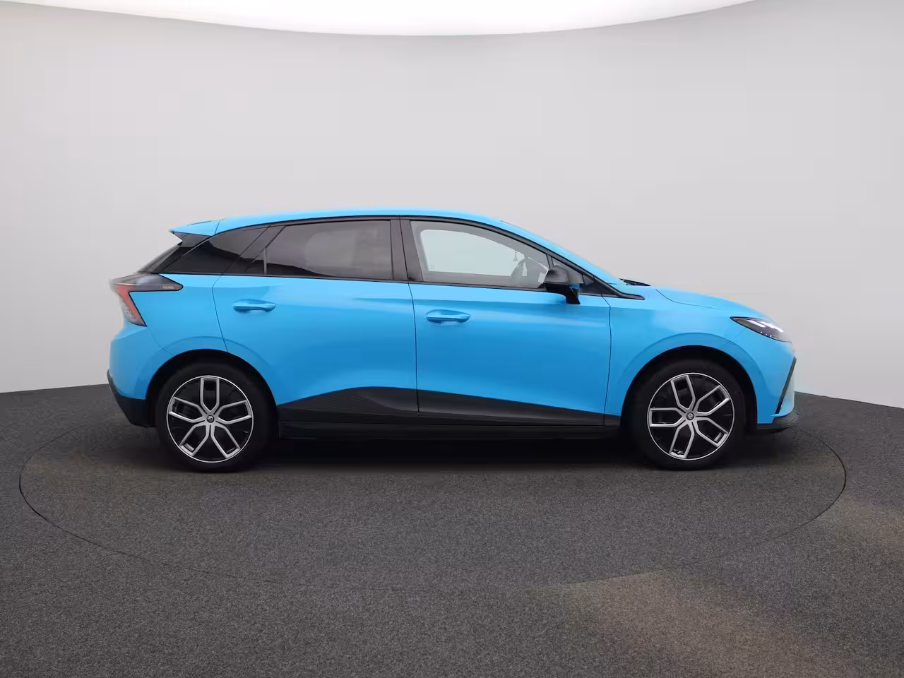 MG MG4 64 kWh Luxury | Rondom Camera | Stoelverwarming | Cruise Control | Apple Carplay/Android A