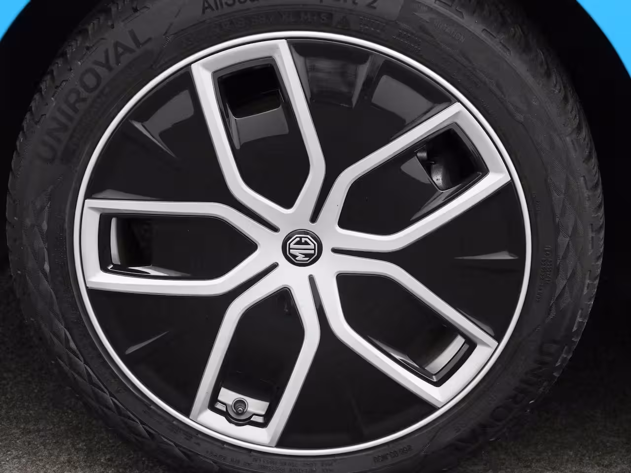 MG MG4 64 kWh Luxury | Rondom Camera | Stoelverwarming | Cruise Control | Apple Carplay/Android A