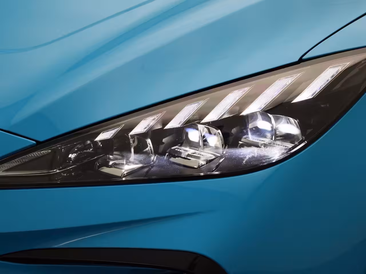 MG MG4 64 kWh Luxury | Rondom Camera | Stoelverwarming | Cruise Control | Apple Carplay/Android A