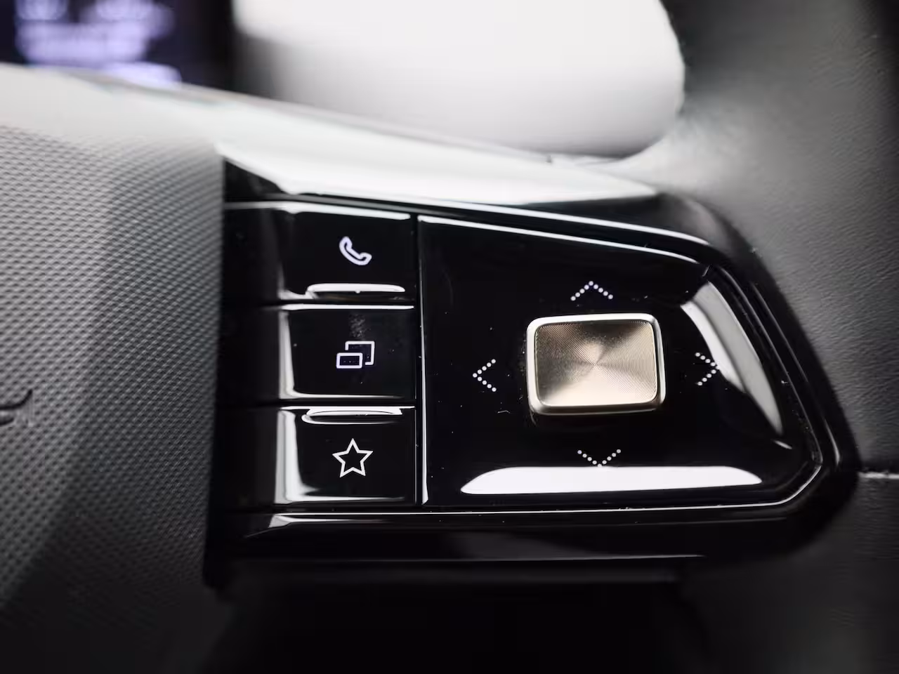 MG MG4 64 kWh Luxury | Rondom Camera | Stoelverwarming | Cruise Control | Apple Carplay/Android A