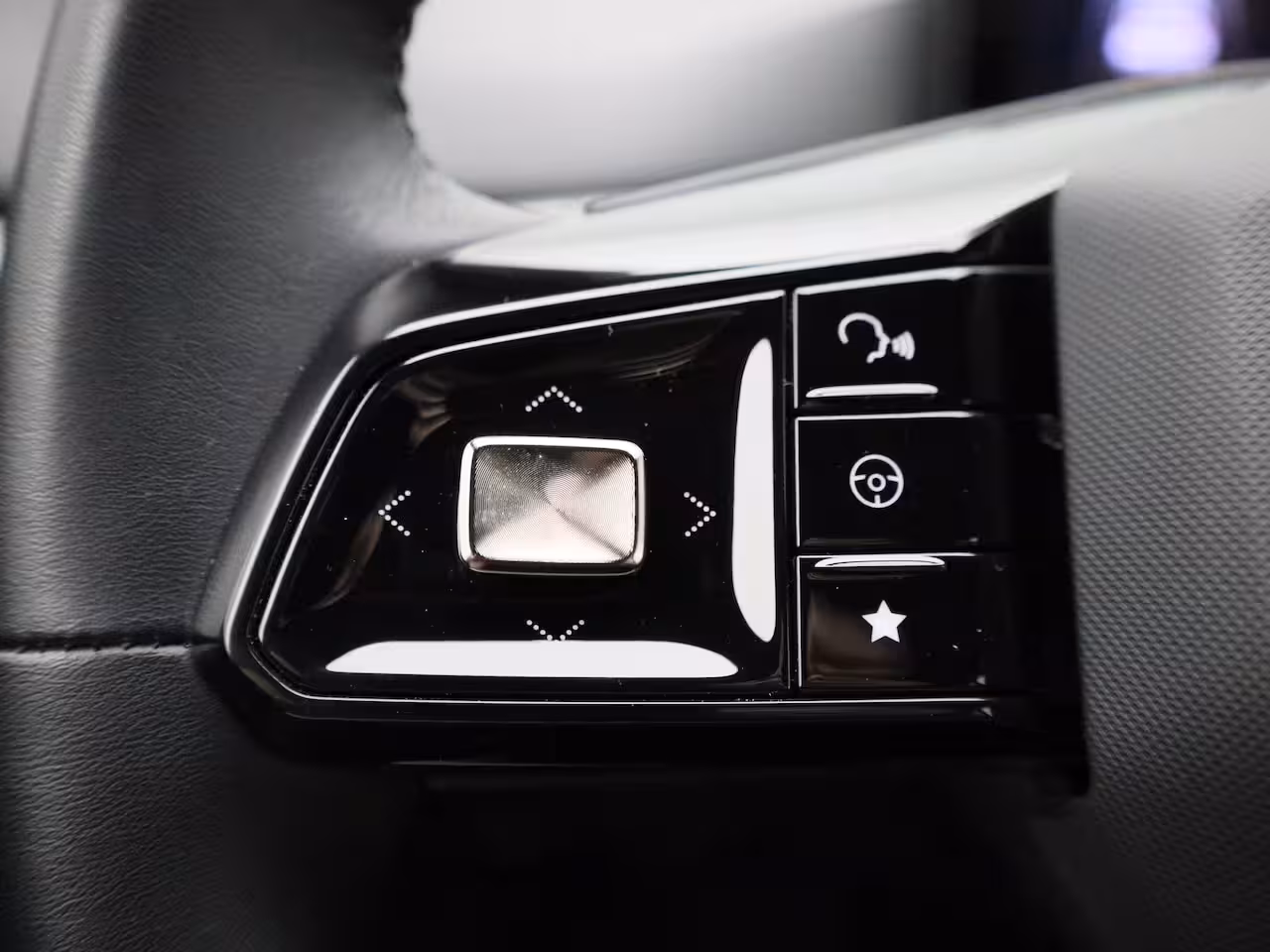 MG MG4 64 kWh Luxury | Rondom Camera | Stoelverwarming | Cruise Control | Apple Carplay/Android A