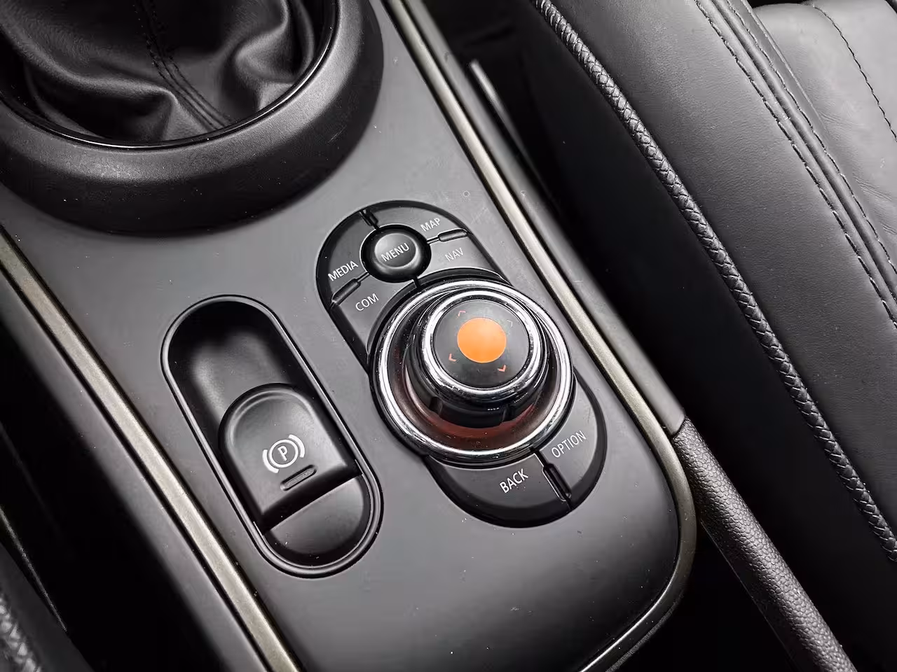 Mini Countryman 1.5 Cooper S E ALL4 Chili PHEV | HARMAN/KARDON | LEER | CAMERA | STOELVERWARMING | NAVIGAT