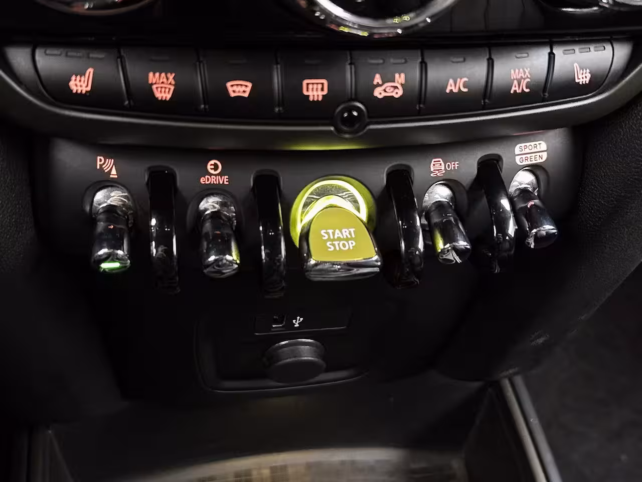Mini Countryman 1.5 Cooper S E ALL4 Chili PHEV | HARMAN/KARDON | LEER | CAMERA | STOELVERWARMING | NAVIGAT