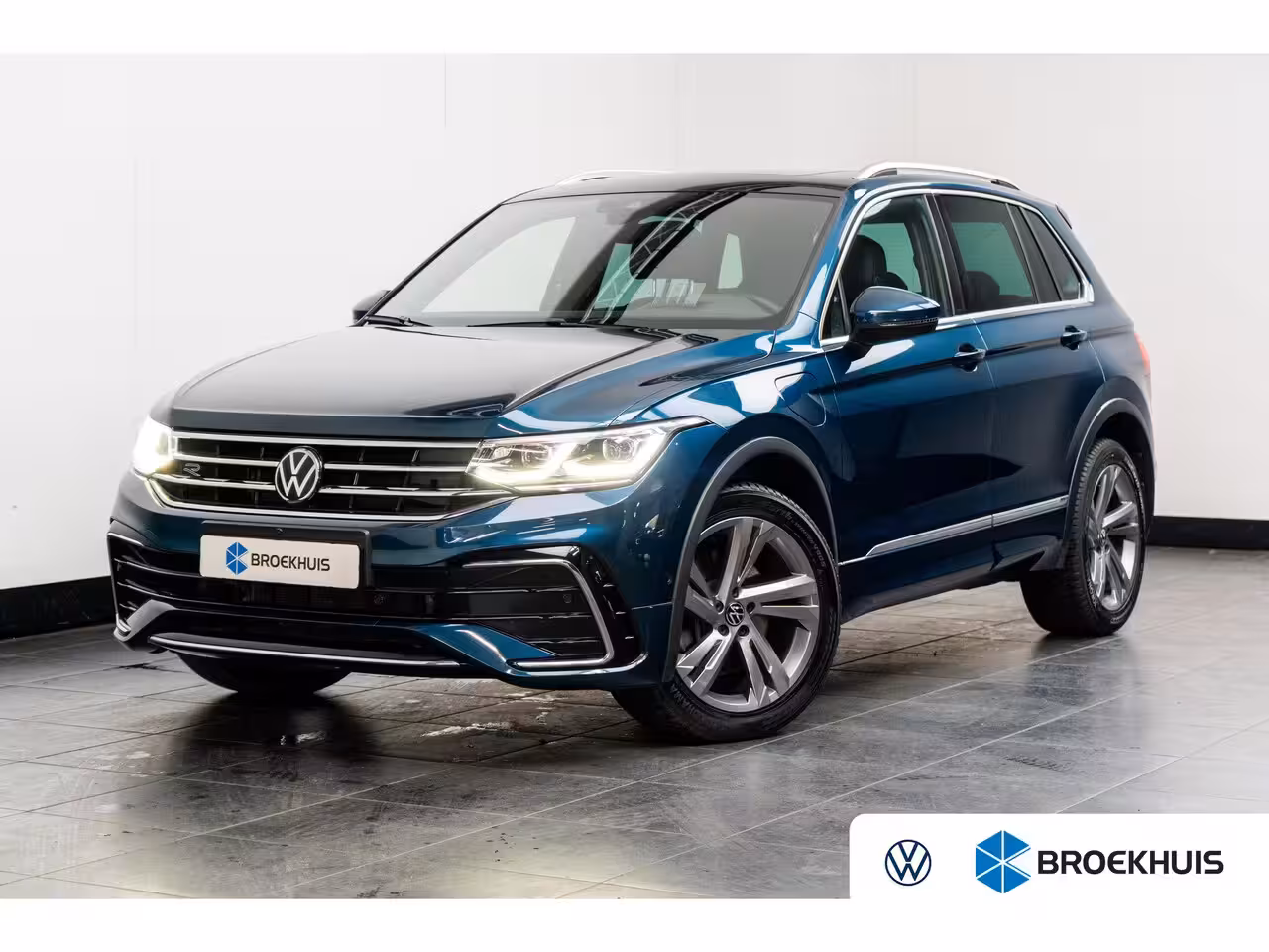 Volkswagen Tiguan 1.4 eHybrid 245 pk R-Line Business 6-DSG | Panoramadak | Rondomzicht camera | Cruise contr