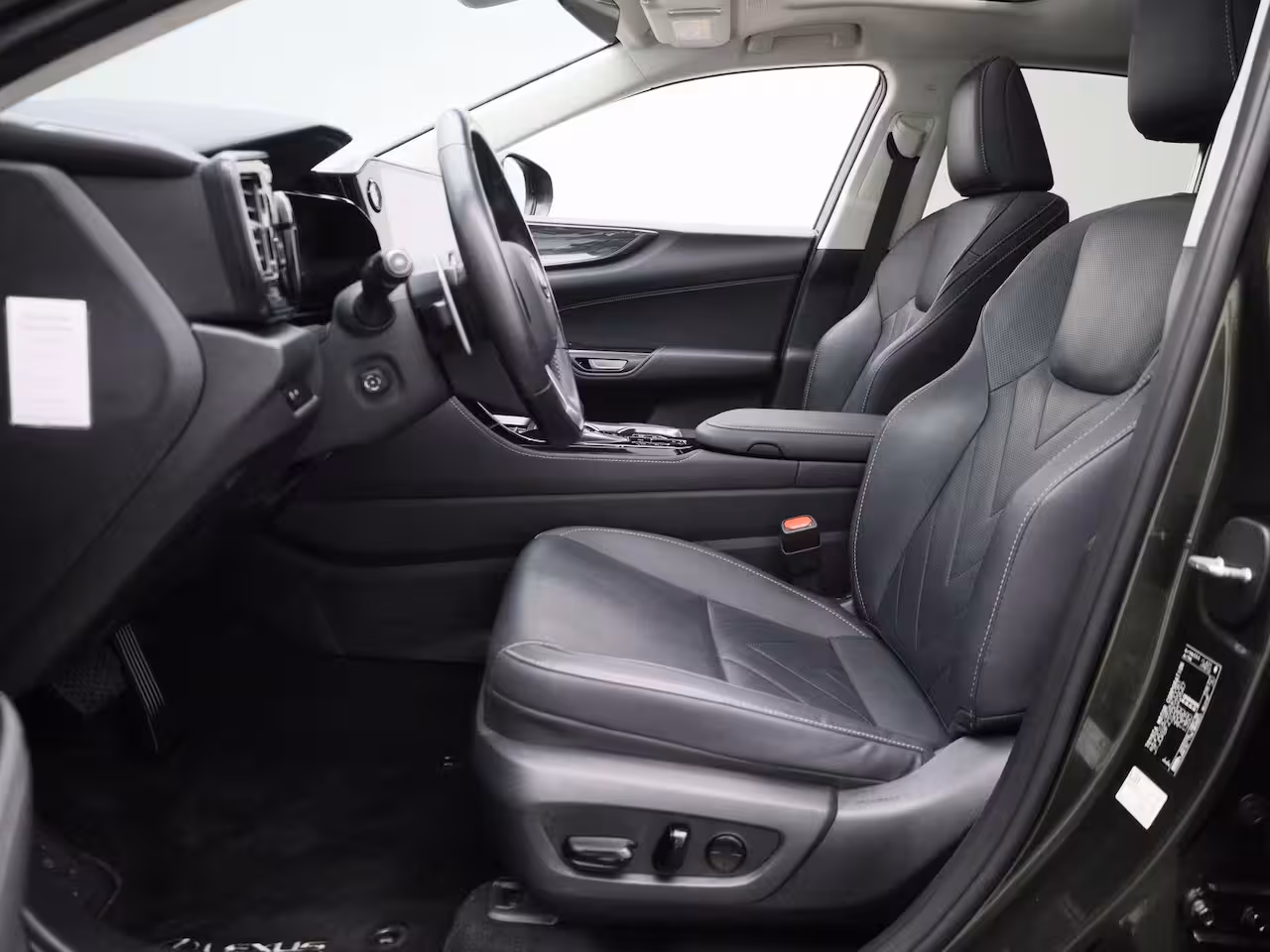 Lexus NX 450h+ AWD Luxury Line | PANORAMADAK | HEAD-UP DISPLAY | LEDERENSTOELEN MET MEMORY | CAMERA