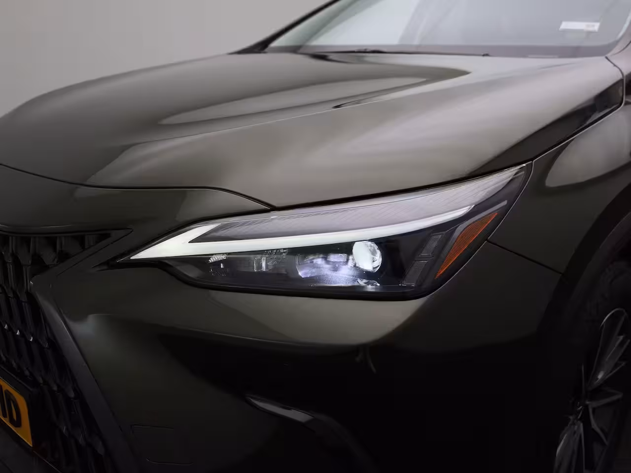 Lexus NX 450h+ AWD Luxury Line | PANORAMADAK | HEAD-UP DISPLAY | LEDERENSTOELEN MET MEMORY | CAMERA