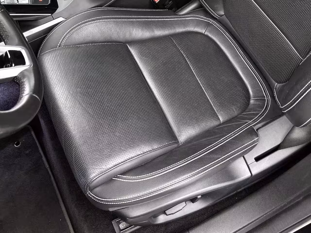 Jaguar I-PACE EV400 S 90 kWh | LEER | 360 CAMERA | MERIDIAN AUDIO | NAVIGATIE | ELEKTRISCHE BESTUURDERSS