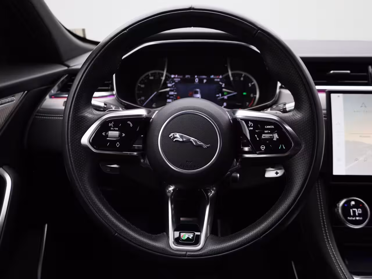 Jaguar F-Pace 2.0 P250 R-Dynamic SE | LEER | MERIDIAN AUDIO | CAMERA | NAVIGATIE