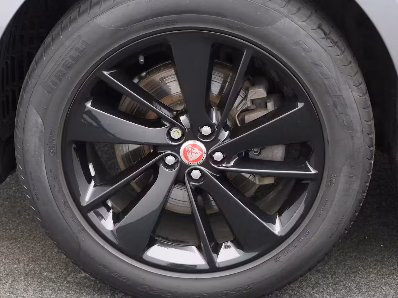 Jaguar F-Pace 2.0 P250 R-Dynamic SE | LEER | MERIDIAN AUDIO | CAMERA | NAVIGATIE