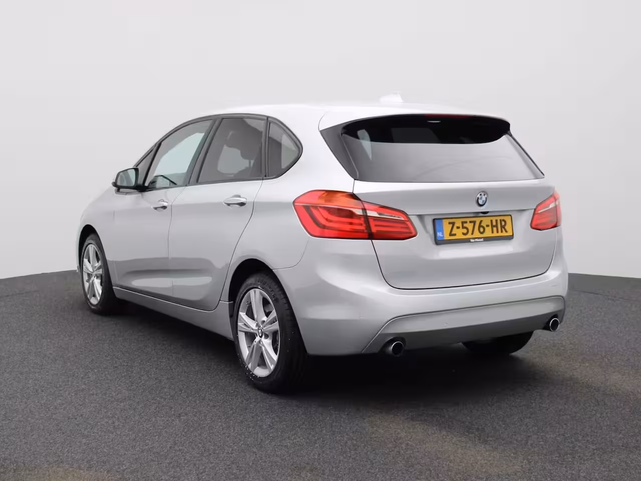 BMW 2-serie Active Tourer 225i xDrive | ELEKTRISCHE BESTUURDERSSTOEL MET GEHEUGEN | | NAVIGATIE | ACHTERUITRIJCAMERA
