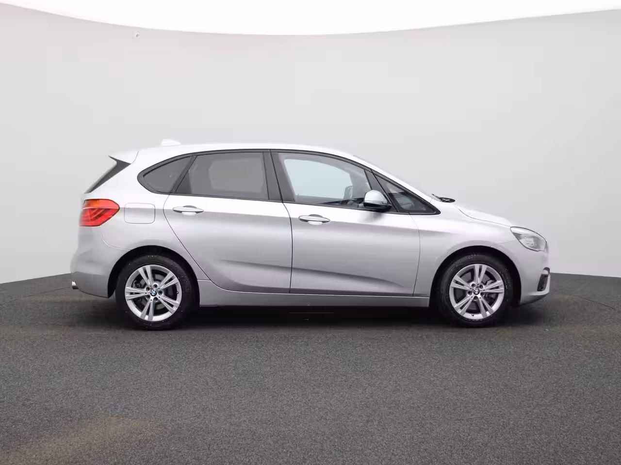 BMW 2-serie Active Tourer 225i xDrive | ELEKTRISCHE BESTUURDERSSTOEL MET GEHEUGEN | | NAVIGATIE | ACHTERUITRIJCAMERA