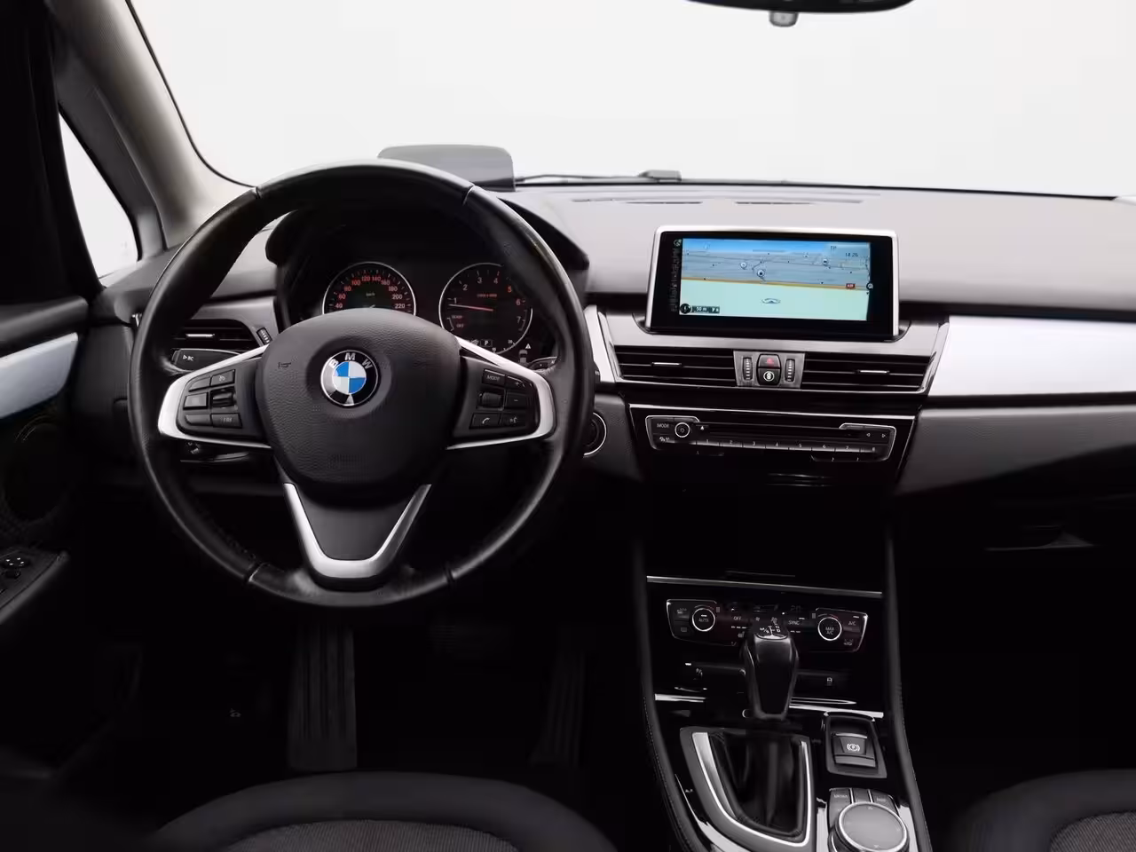 BMW 2-serie Active Tourer 225i xDrive | ELEKTRISCHE BESTUURDERSSTOEL MET GEHEUGEN | | NAVIGATIE | ACHTERUITRIJCAMERA