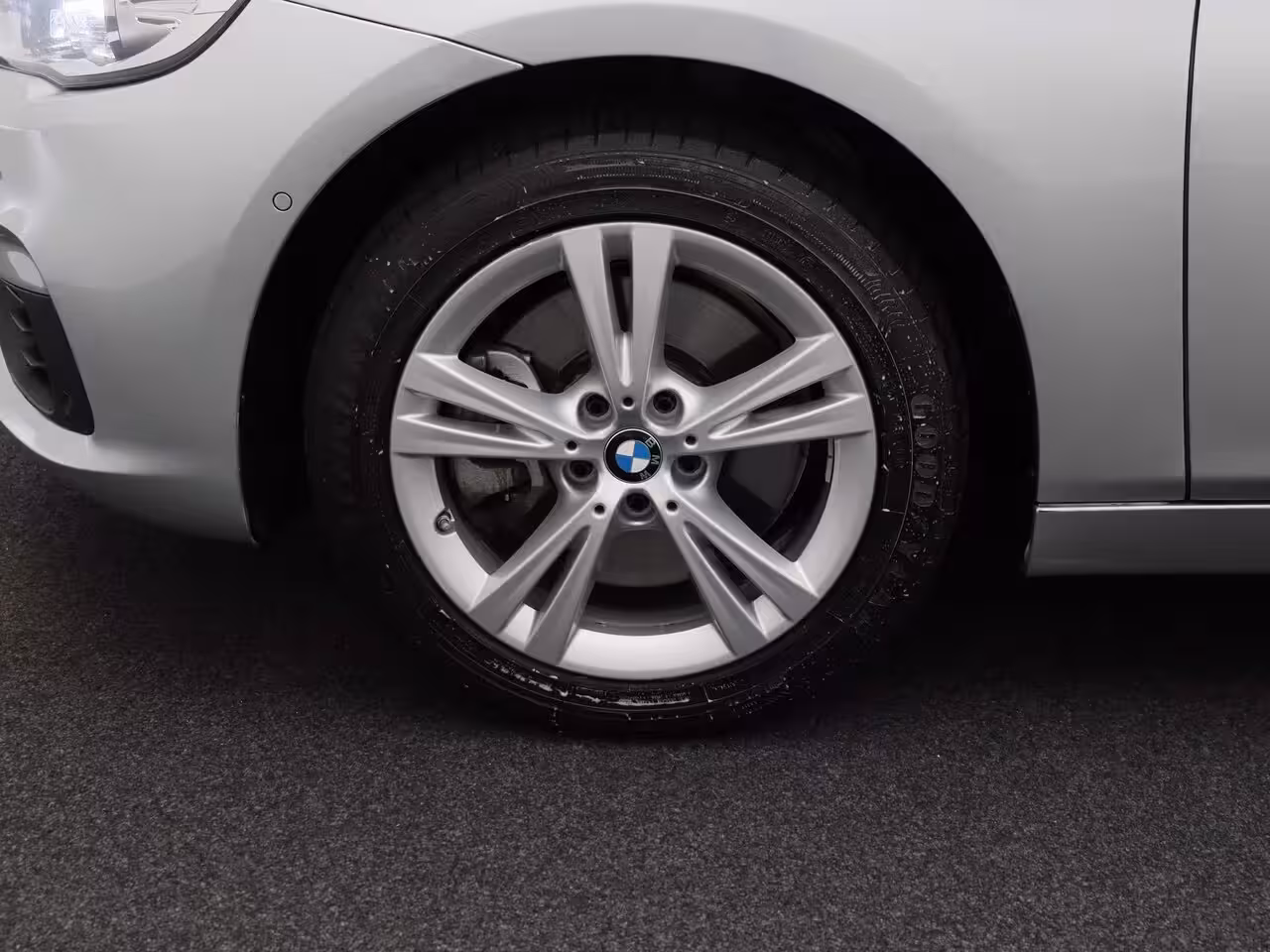 BMW 2-serie Active Tourer 225i xDrive | ELEKTRISCHE BESTUURDERSSTOEL MET GEHEUGEN | | NAVIGATIE | ACHTERUITRIJCAMERA