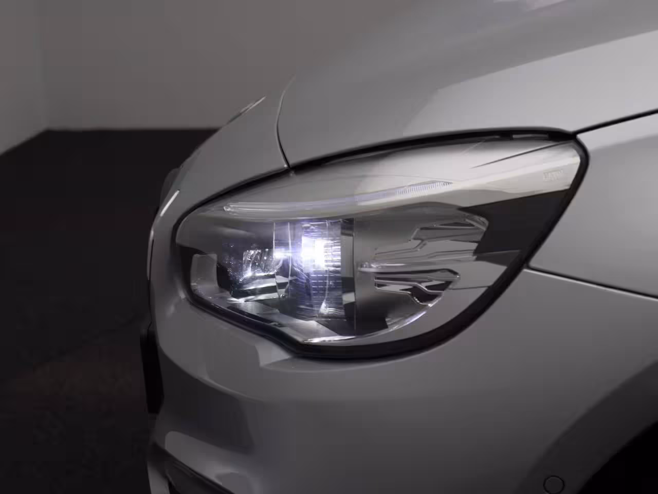 BMW 2-serie Active Tourer 225i xDrive | ELEKTRISCHE BESTUURDERSSTOEL MET GEHEUGEN | | NAVIGATIE | ACHTERUITRIJCAMERA