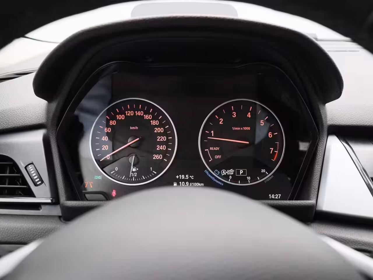 BMW 2-serie Active Tourer 225i xDrive | ELEKTRISCHE BESTUURDERSSTOEL MET GEHEUGEN | | NAVIGATIE | ACHTERUITRIJCAMERA