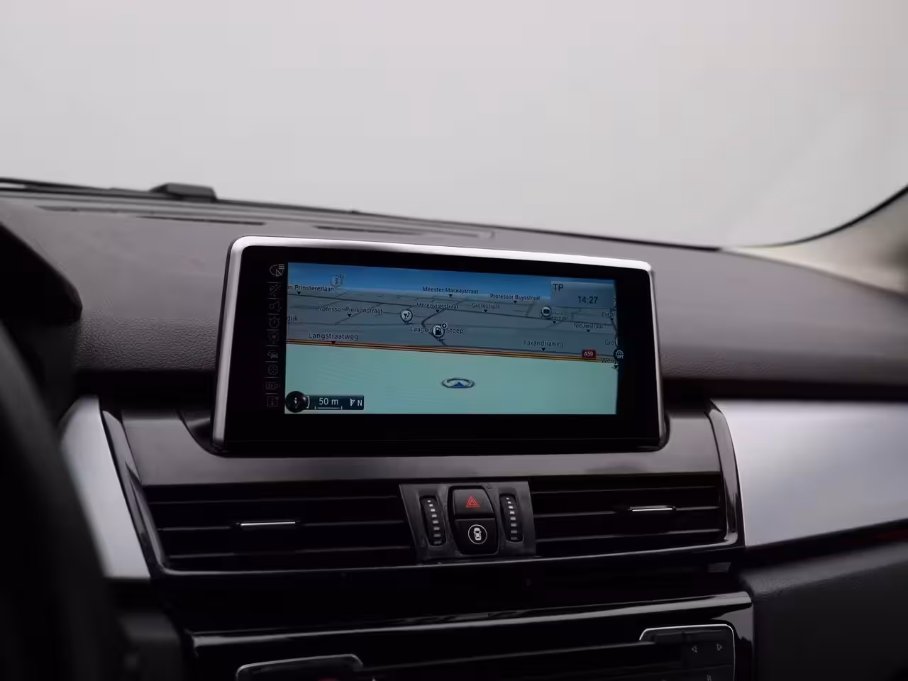 BMW 2-serie Active Tourer 225i xDrive | ELEKTRISCHE BESTUURDERSSTOEL MET GEHEUGEN | | NAVIGATIE | ACHTERUITRIJCAMERA