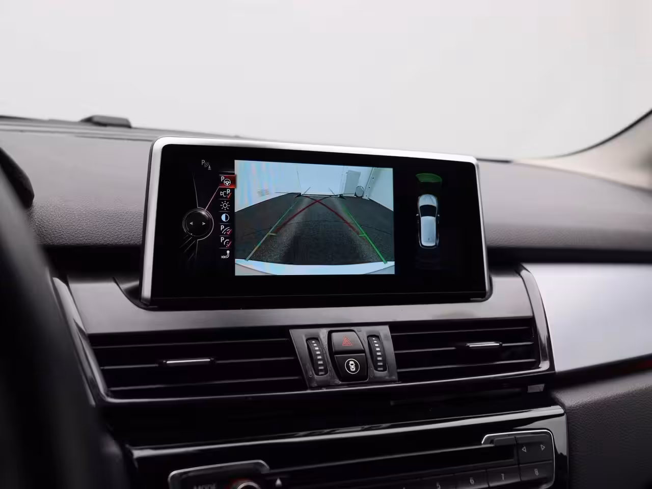 BMW 2-serie Active Tourer 225i xDrive | ELEKTRISCHE BESTUURDERSSTOEL MET GEHEUGEN | | NAVIGATIE | ACHTERUITRIJCAMERA