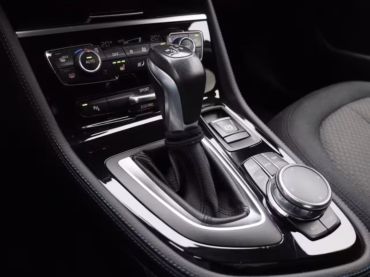 BMW 2-serie Active Tourer 225i xDrive | ELEKTRISCHE BESTUURDERSSTOEL MET GEHEUGEN | | NAVIGATIE | ACHTERUITRIJCAMERA
