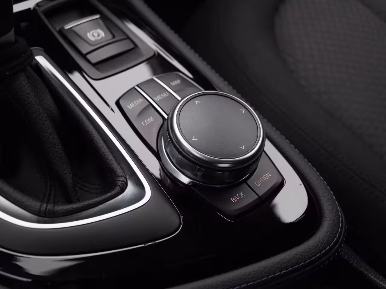 BMW 2-serie Active Tourer 225i xDrive | ELEKTRISCHE BESTUURDERSSTOEL MET GEHEUGEN | | NAVIGATIE | ACHTERUITRIJCAMERA