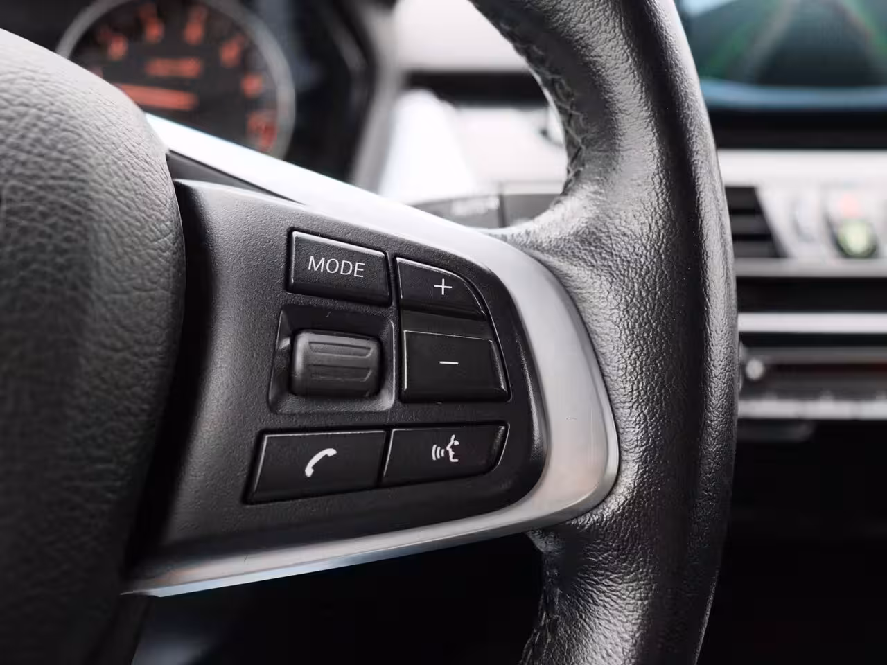 BMW 2-serie Active Tourer 225i xDrive | ELEKTRISCHE BESTUURDERSSTOEL MET GEHEUGEN | | NAVIGATIE | ACHTERUITRIJCAMERA