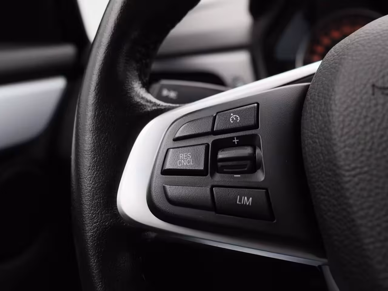BMW 2-serie Active Tourer 225i xDrive | ELEKTRISCHE BESTUURDERSSTOEL MET GEHEUGEN | | NAVIGATIE | ACHTERUITRIJCAMERA
