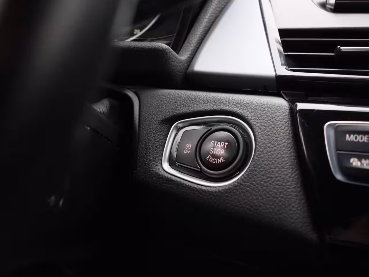 BMW 2-serie Active Tourer 225i xDrive | ELEKTRISCHE BESTUURDERSSTOEL MET GEHEUGEN | | NAVIGATIE | ACHTERUITRIJCAMERA