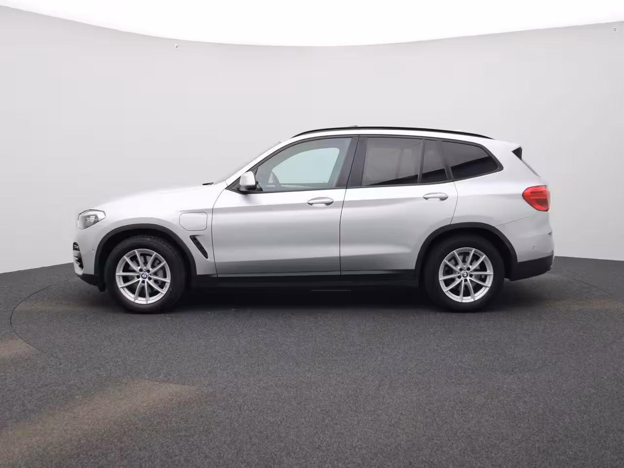 BMW X3 xDrive30e | PANORAMADAK | STOEL-STUURWIELVERWARMING | APPLE CARPLAY-ANDRIOD AUTO | CAMERA