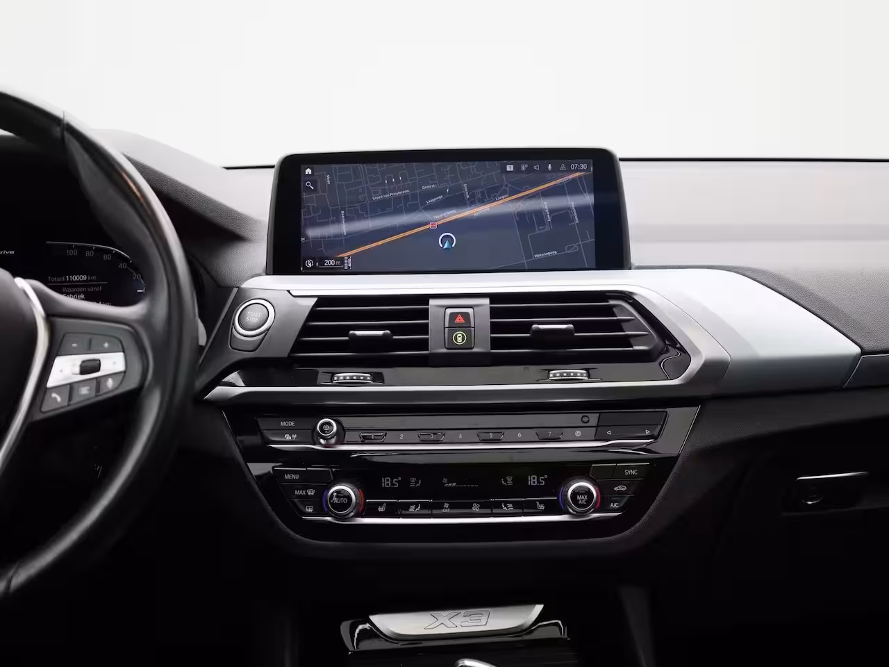 BMW X3 xDrive30e | PANORAMADAK | STOEL-STUURWIELVERWARMING | APPLE CARPLAY-ANDRIOD AUTO | CAMERA